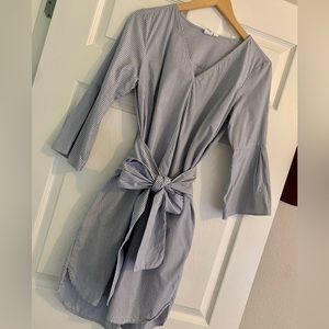 Long two-pocket tunic top with removable belt. Perfect for your summer holiday.